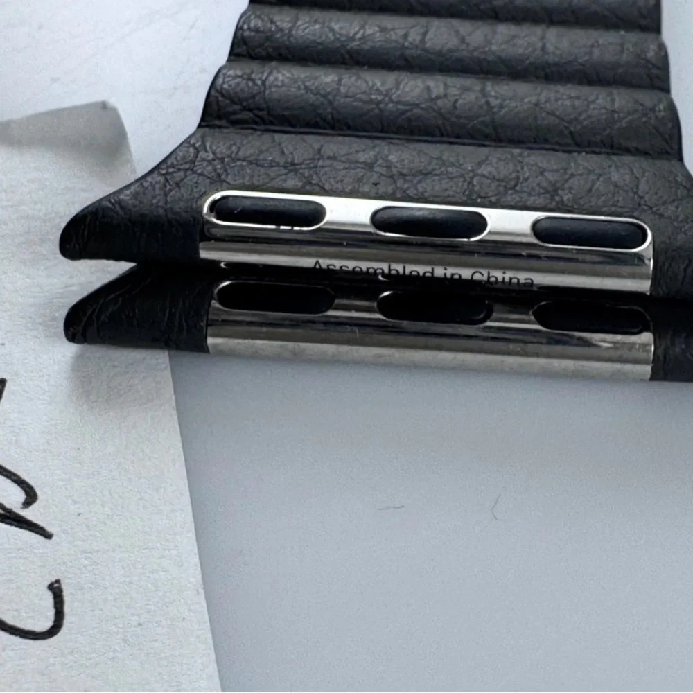 Apple leather band 44mm (read)